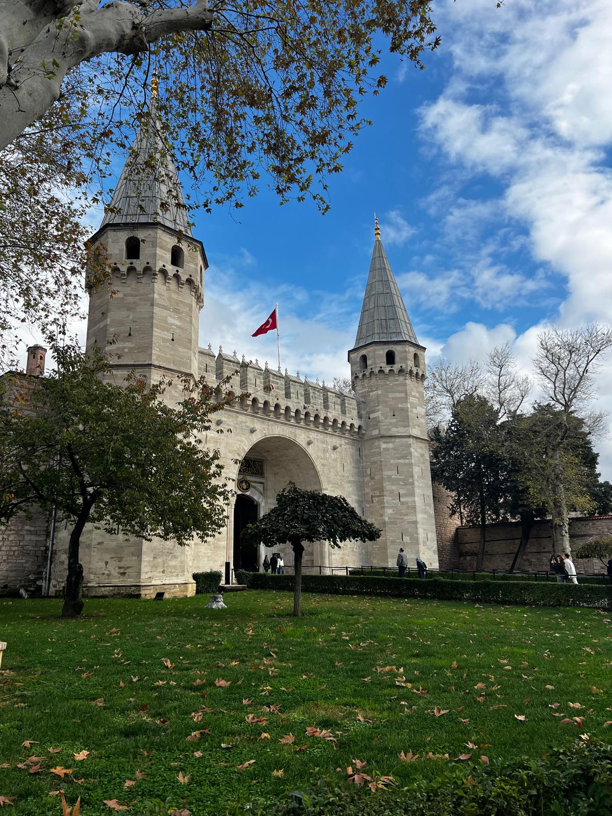 Private Topkapi Palace Tour and Ottoman Cooking Class at Deraliye Restaurant